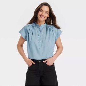 Universal Thread Women's Popover
Short Sleeve Blouse Blue M